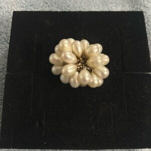 Fashion jewelry pearl like silver toned size 7 ring.